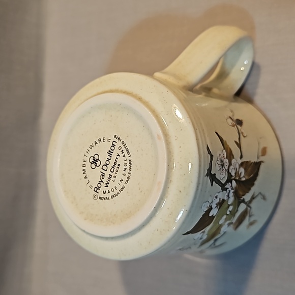 NEW Royal Doulton Wild Cherry 1038 Cup & Saucer Lambethware - Picture 11 of 14